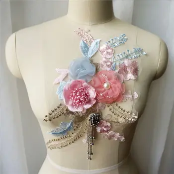 Rožinė mėlyna 3D gėlių nėrinių audinys Blizgučių karoliukai Kutai siuvinėti chalatai Aplikacijos Apykaklė Siuvimo pleistras vestuvių dekoravimui Suknelė 