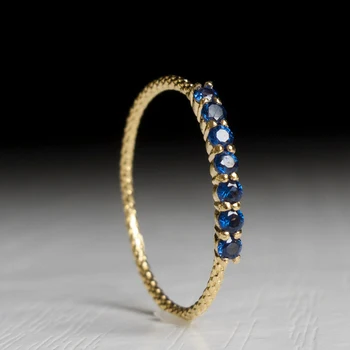 Huitan Thin Band Blue Cubic Zircon Moteriški žiedai Aukso spalvos prašmatnūs pirštų aksesuarai Kasdienis dėvėjimas Mada Universalus papuošalų lašas Laivas