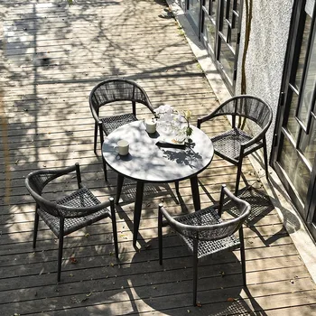 Lauko stalas ir kėdės, balkonas, nedidelis staliukas ir kėdės, lauko vila, kiemas, apvalus stalas, kavos staliukas, trijų pyragų